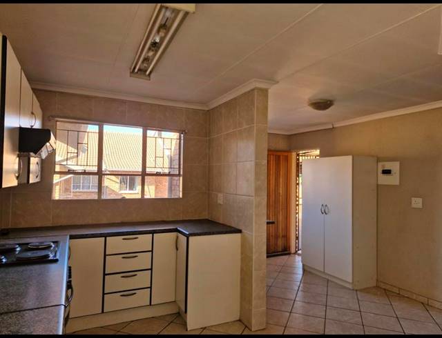 3 BEDROOM TOWNHOUSE FOR SALE IN TERENURE